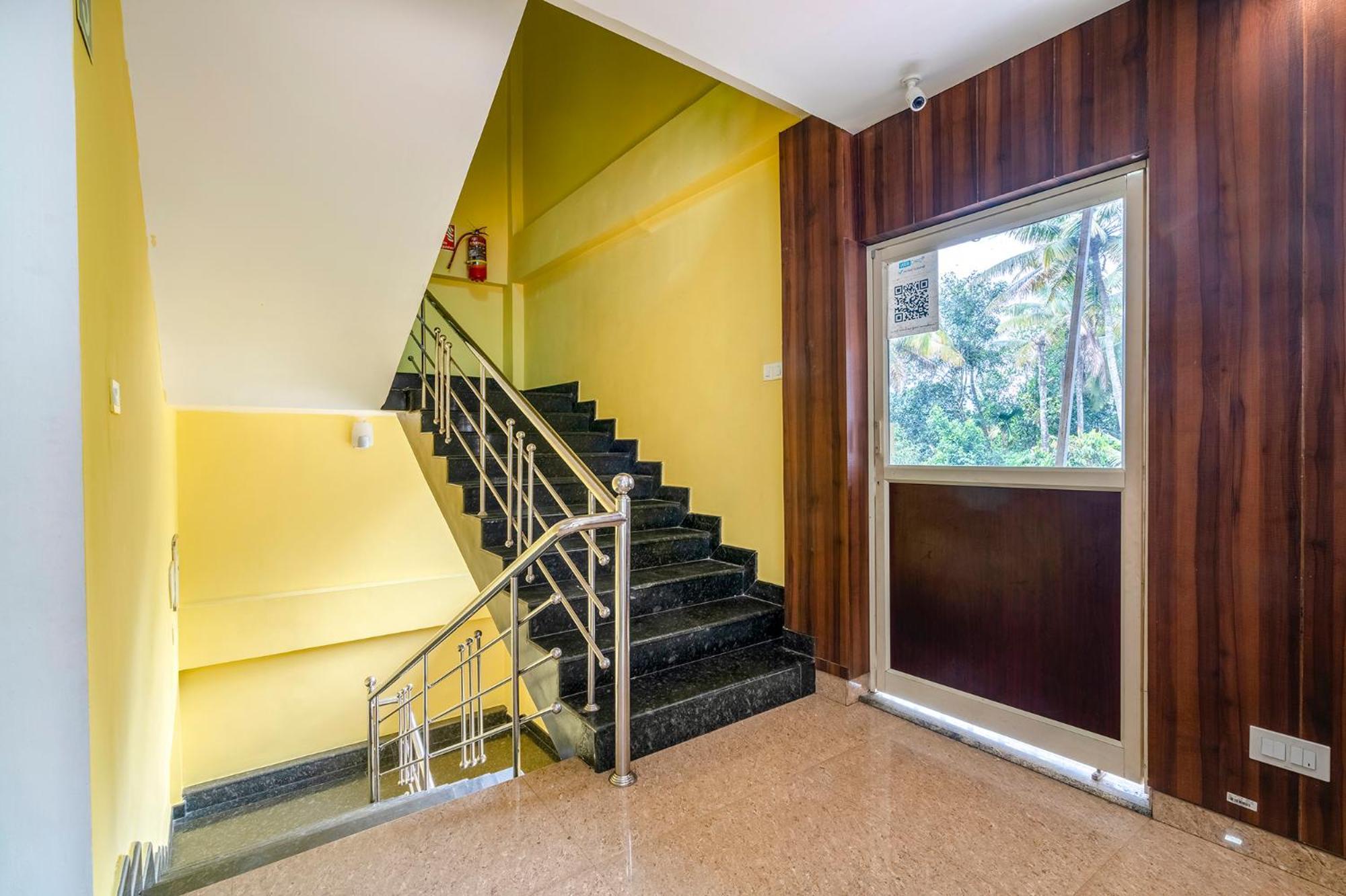 Fabhotel Abrigo Residency Anaviratty 外观 照片